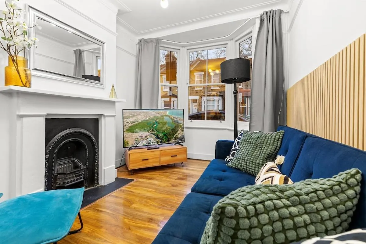 Amazing House Stratford London location